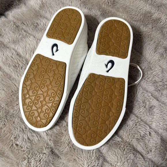 OluKai Women's Pehuea Li Casual Sneakers - Picture 4 of 5